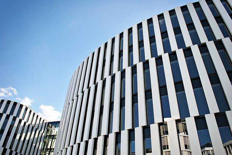 給高樓大廈玻璃幕墻貼層建筑膜，3M解決玻璃帶來的困擾！